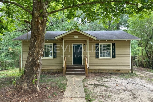 2 Bed 1 Bath Home Close to Interstate Access! - 2 Bed 1 Bath Home Close to Interstate Access!