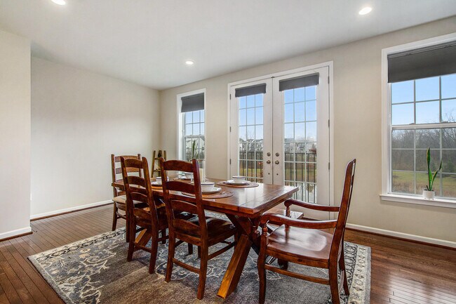 Photo - 2765 Ashcombe Dr.