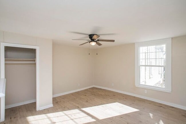 Photo - LOCATION! 1/1 Bed Bath Downtown!