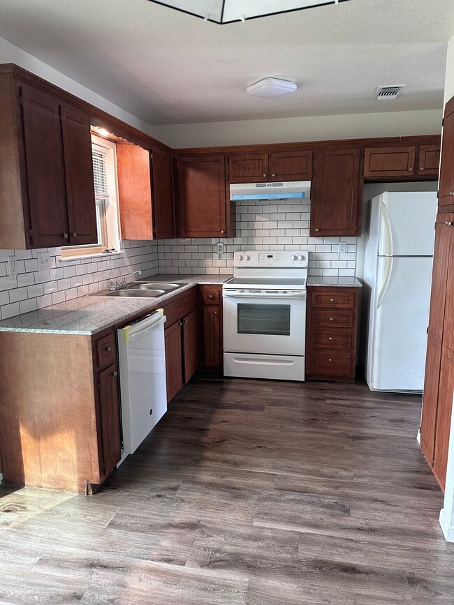 Photo - 1417 Janet Ln