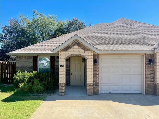 Building Photo - 865 Meadowlands Dr