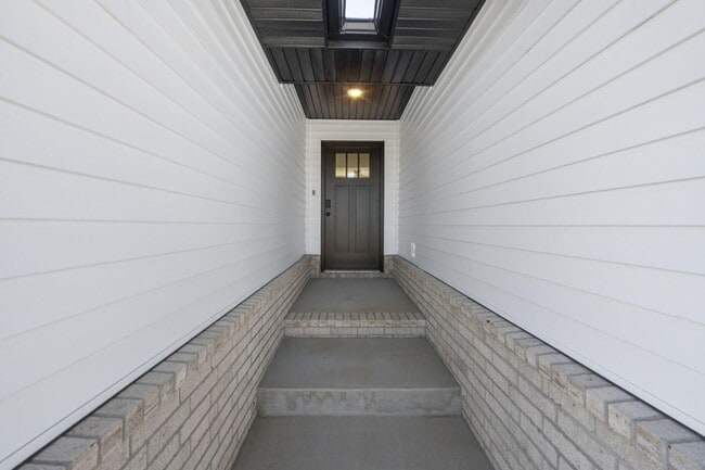 Photo - 2015 South St