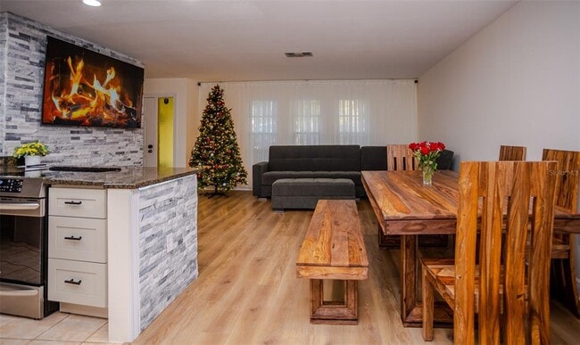Photo - 2719 Forest Knoll Dr