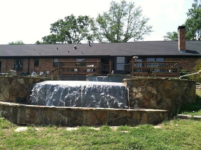 Photo - 3/2/2 Fenced yard, gunite pool and spa