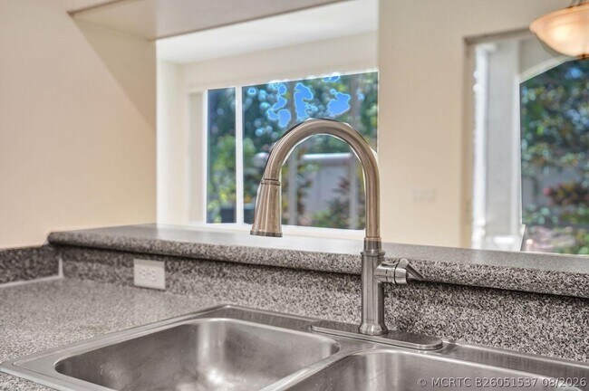 Photo - 606 W Circle Dr
