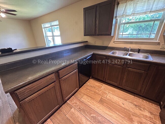 Photo - 322 S 12th St