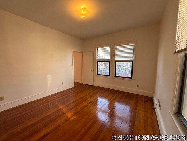 Photo - 163 Strathmore Rd Unidad 3