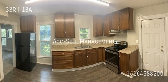 Building Photo - 806 Douglas St NW Unit 2