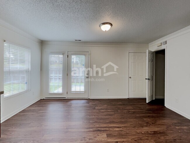 Photo - 417 Magna Dr