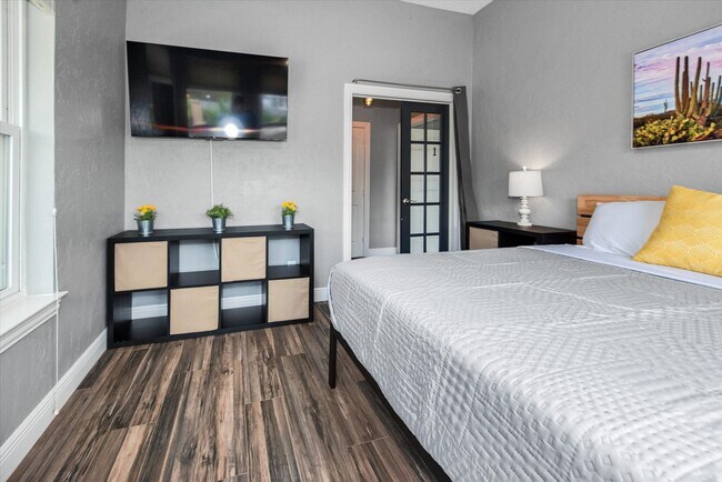 Photo - 8219 Shoregrove Dr