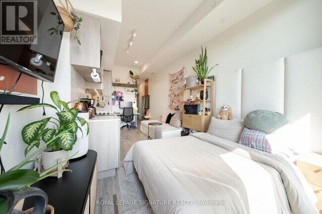 Photo - 2020 Bathurst St Unit 929