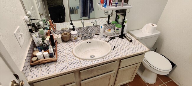 Photo - 1460 N Mansfield Ave Unit 101