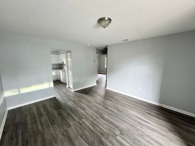 Photo - **Beautifully Updated (2BR/1BA) Lakeland Duplex**