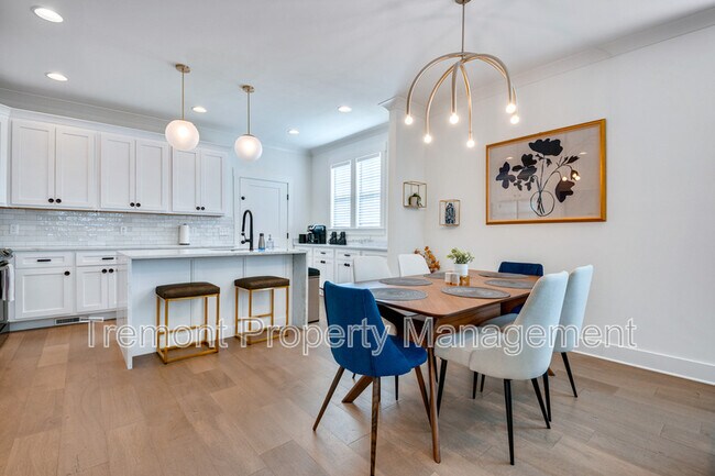 Photo - 1017 E 14th St