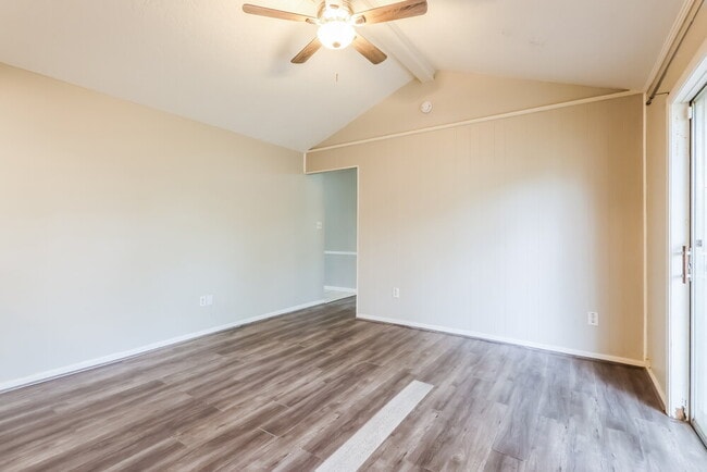 Photo - 200 Montrose Cir