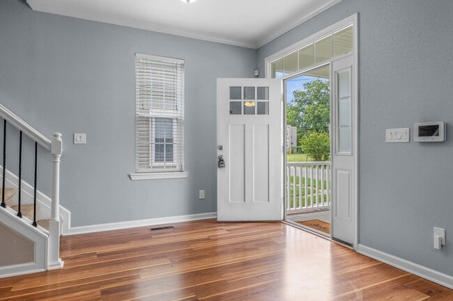 Photo - 426 W 28th St