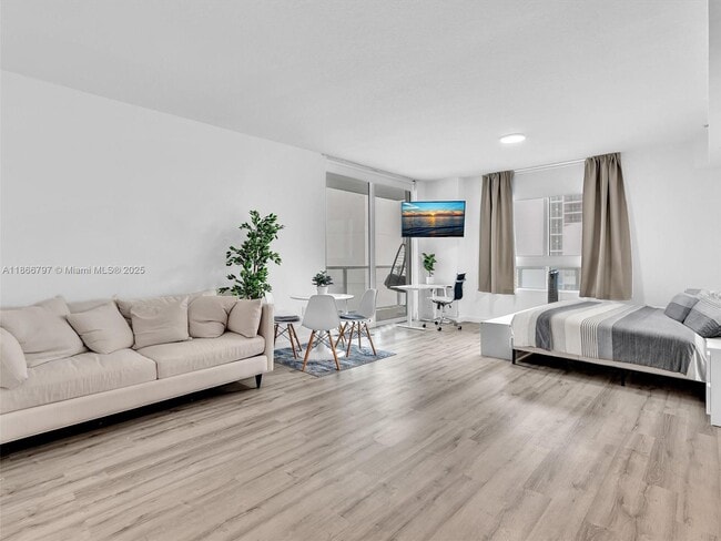 Building Photo - 1900 N Bayshore Dr Unit 3405 Rental