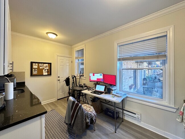 Photo - 644 W Roscoe St Unit J09P