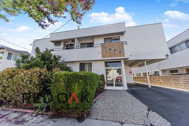 Photo - 7502 Canby Ave Unidad 4