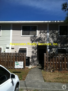 Building Photo - Spacious 2B/1.5B townhouse in Mill Run!  A...