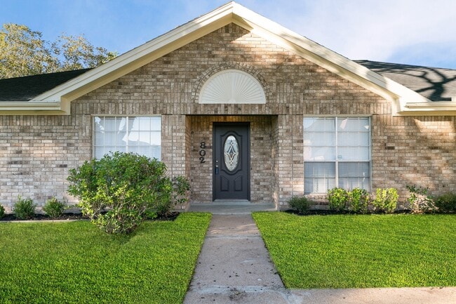 Photo - 802 Foxglove Dr