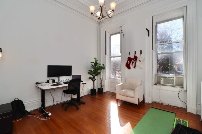Photo - 270 Montgomery St