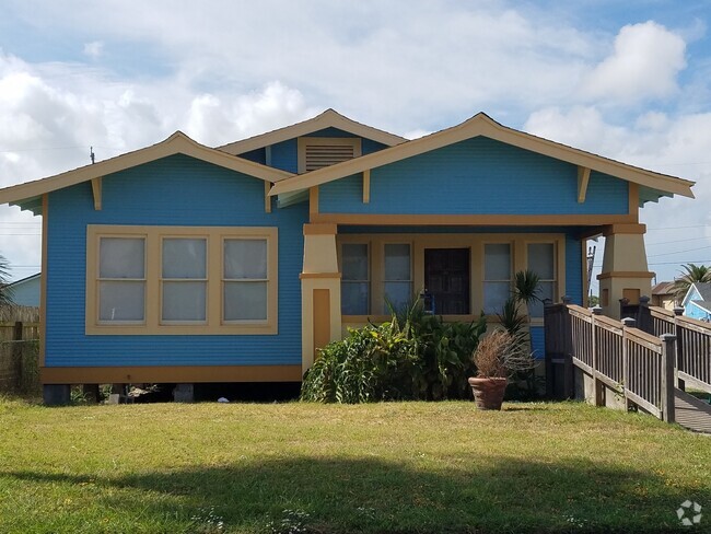 Building Photo - Hear the ocean from your front porch! Rental