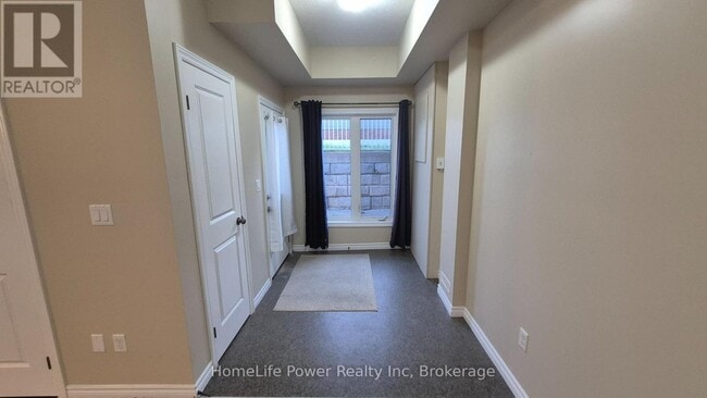 Photo - 225 Riddell St