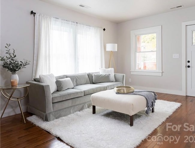 Photo - 338 N Main St