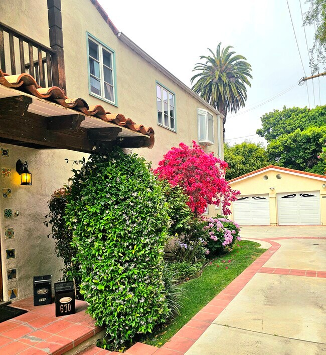 Photo - 668 S GRETNA GREEN Way