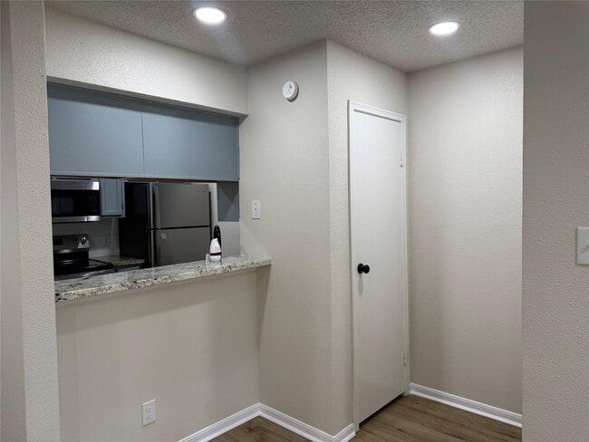 Building Photo - 2120 El Paseo St Unit 2419