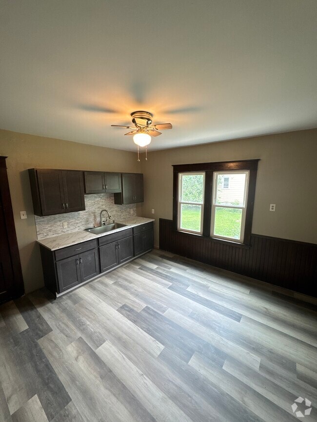 Building Photo - 1386 Electric Ave Unit 1 Rental