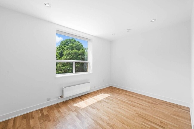 Photo - 327 Chisholm