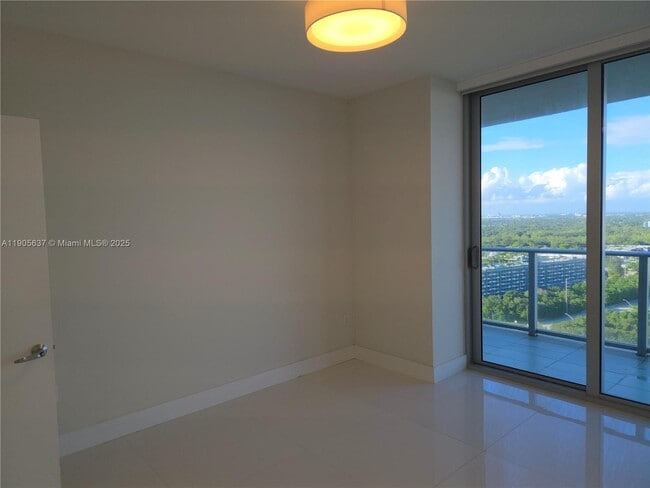 Photo - 16385 Biscayne Blvd Unit 2704