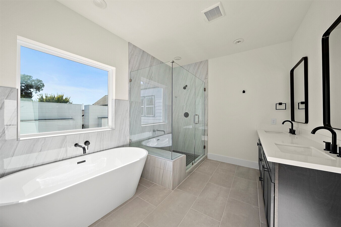 Photo - 2708 Nagle St