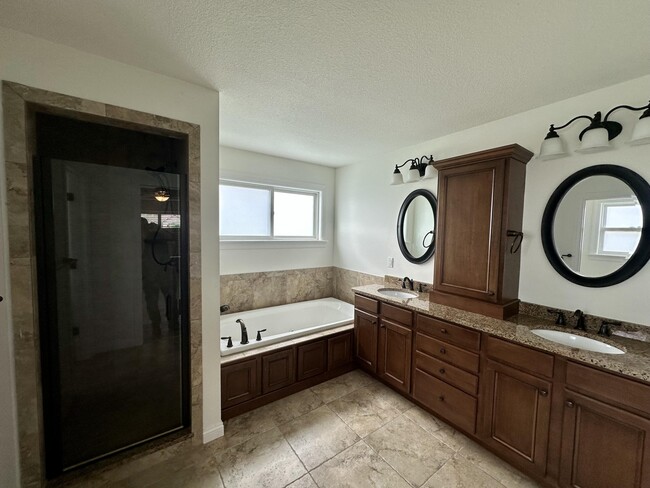 Photo - 2004 Bates Creek Dr