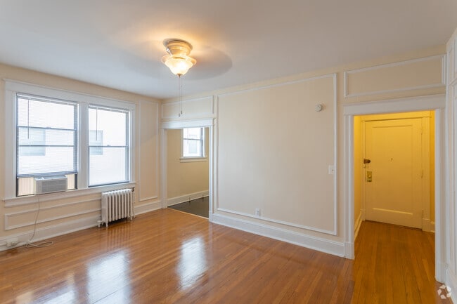 Apt 204 - Renovated 1 x 1