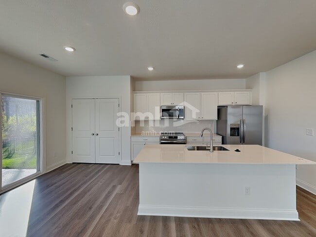 Photo - 1034 Heritage Blvd