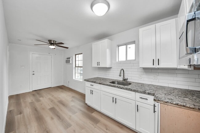 Photo - 209 Owens St