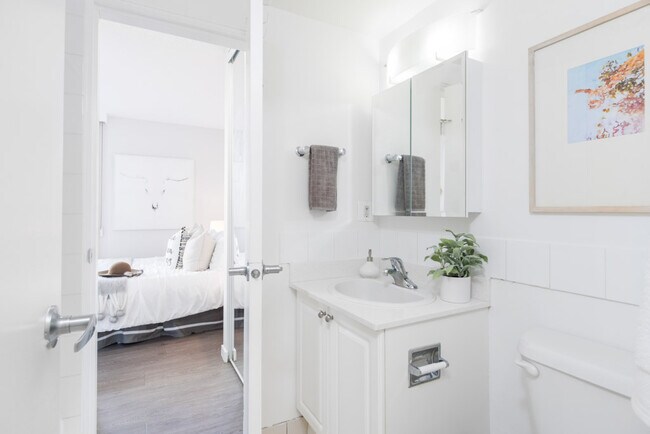 Photo - Hendry House Unit 01608