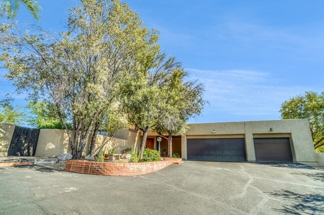 Building Photo - 3322 N Riverbend Cir W