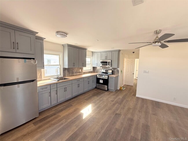 Building Photo - 351 Roquette Ave