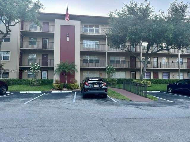 Photo - 850 SW 133rd Terrace Unidad 106B
