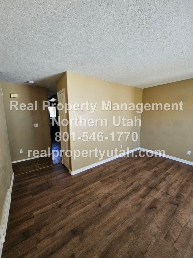 Photo - Stunning 4 Bedroom 3 Bath Syracuse Home