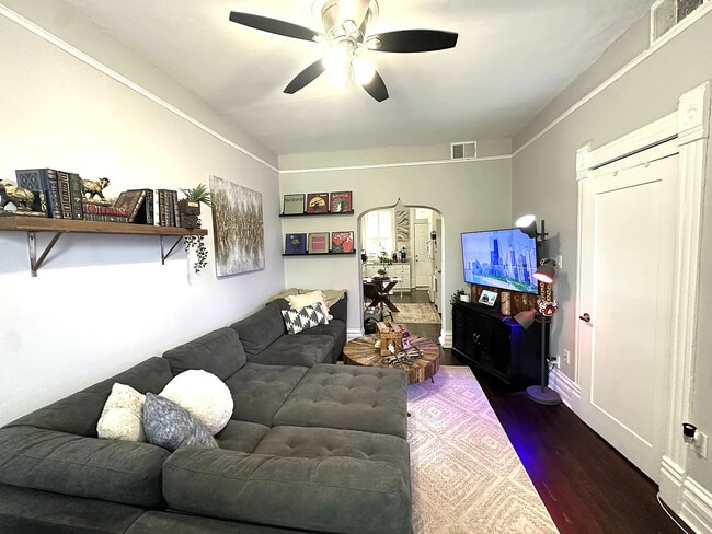 Photo - 2031 W Moffat St Unit 2