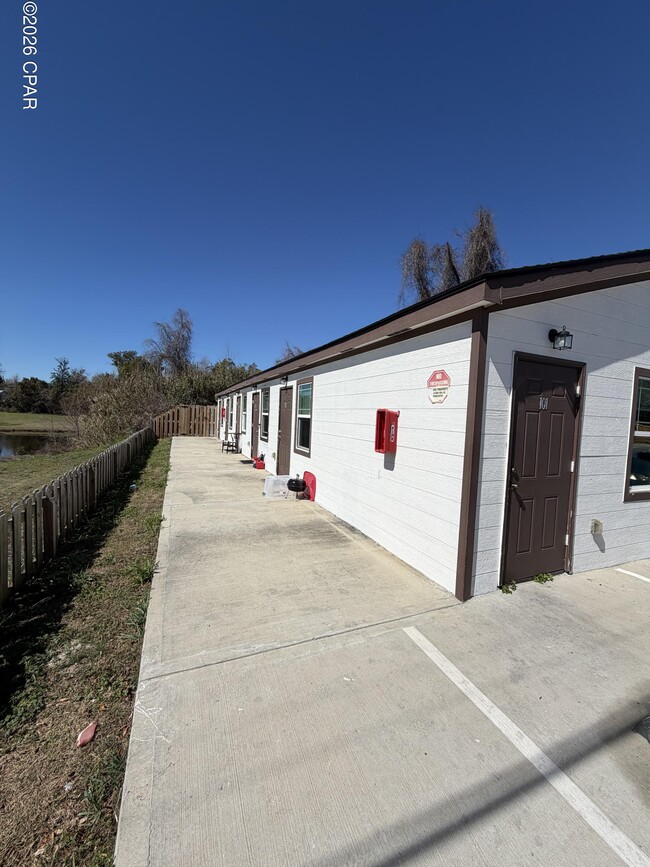 Building Photo - 143 Claire Ave