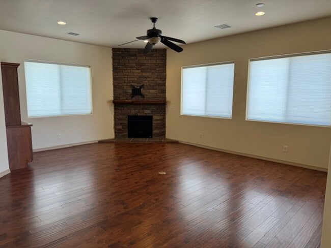 Photo - Gorgeous 3-bedrooms, 2-baths home located in Willow Hills! "In Prescott"