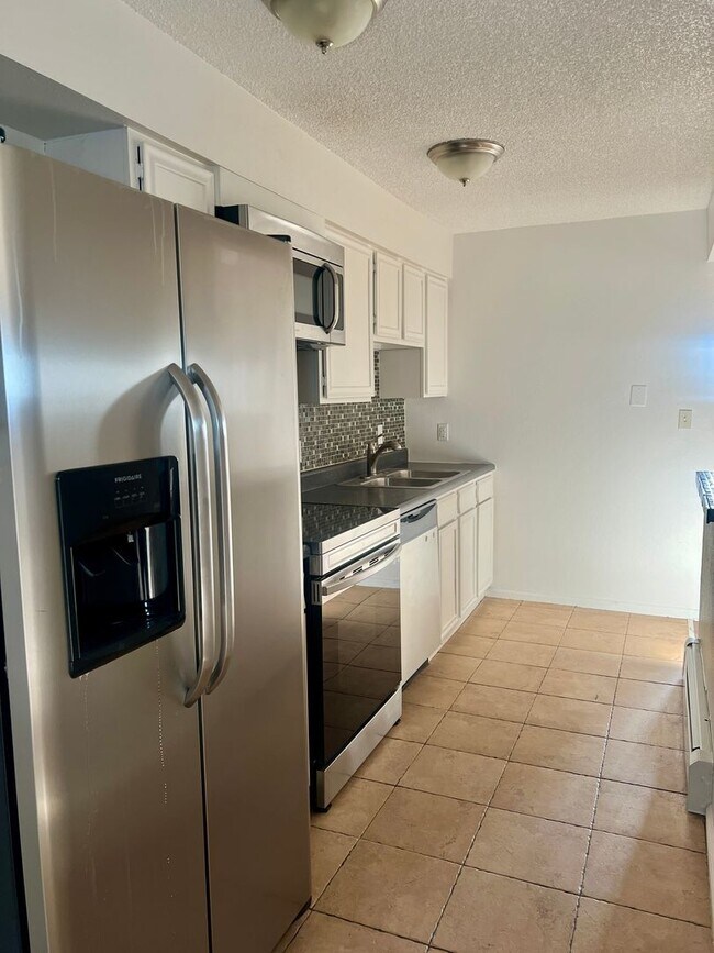 Photo - 1 bed Condo Available in SouthWest Denver! Top Floor! Unit E