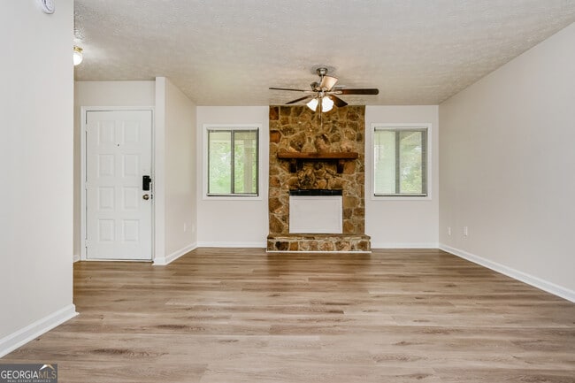 Photo - 2140 Teri Ln SE