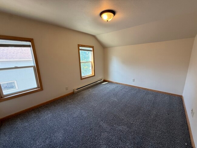 Building Photo - 655 Wisconsin St Unit .5 Rental